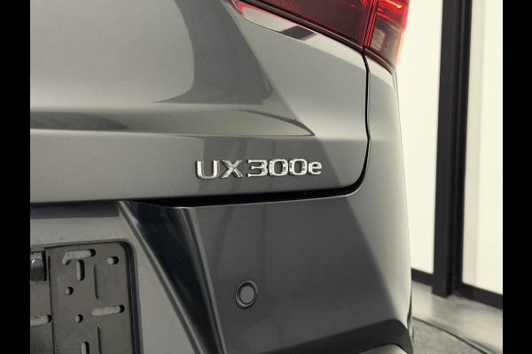 Lexus UX 300e Luxury 54 kWh | Leder interieur | Stoelen verwarmd & gekoeld | Keyless | Soh (batterijcheck) Waarde 99,0 %