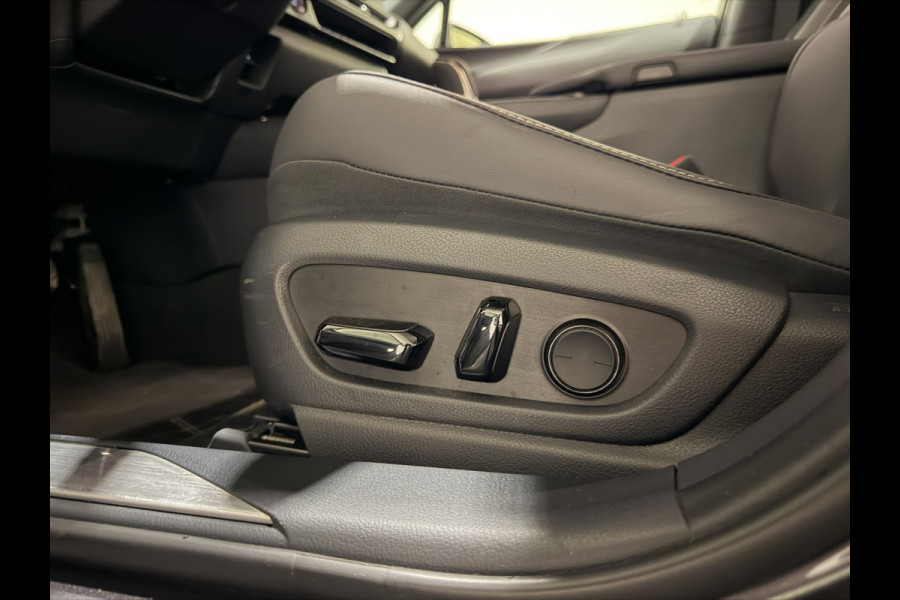 Lexus UX 300e Luxury 54 kWh | Leder interieur | Stoelen verwarmd & gekoeld | Keyless | Soh (batterijcheck) Waarde 99,0 %