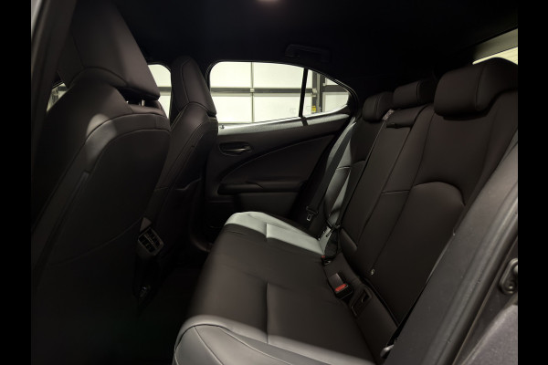 Lexus UX 300e Luxury 54 kWh | Leder interieur | Stoelen verwarmd & gekoeld | Keyless | Soh (batterijcheck) Waarde 99,0 %