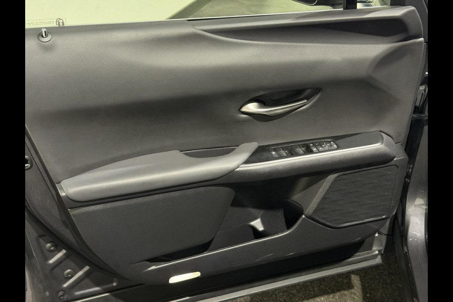 Lexus UX 300e Luxury 54 kWh | Leder interieur | Stoelen verwarmd & gekoeld | Keyless | Soh (batterijcheck) Waarde 99,0 %