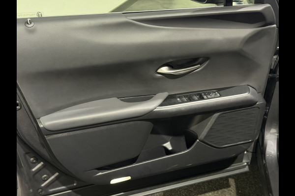 Lexus UX 300e Luxury 54 kWh | Leder interieur | Stoelen verwarmd & gekoeld | Keyless | Soh (batterijcheck) Waarde 99,0 %