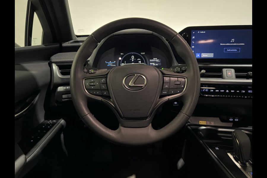 Lexus UX 300e Luxury 54 kWh | Leder interieur | Stoelen verwarmd & gekoeld | Keyless | Soh (batterijcheck) Waarde 99,0 %