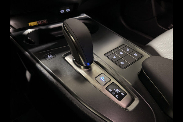 Lexus UX 300e Luxury 54 kWh | Leder interieur | Stoelen verwarmd & gekoeld | Keyless | Soh (batterijcheck) Waarde 99,0 %