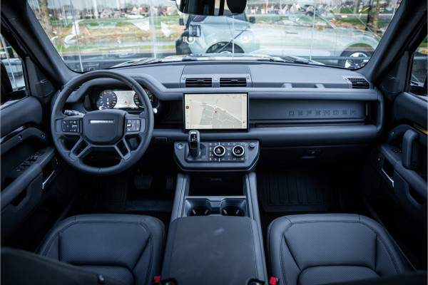 Land Rover Defender 110 P300e 110 X-Dynamic HSE ** HUD ** Trekhaak ** Panodak ** Koelbox Elektrisch rijbereik tot 55km (WLTP)