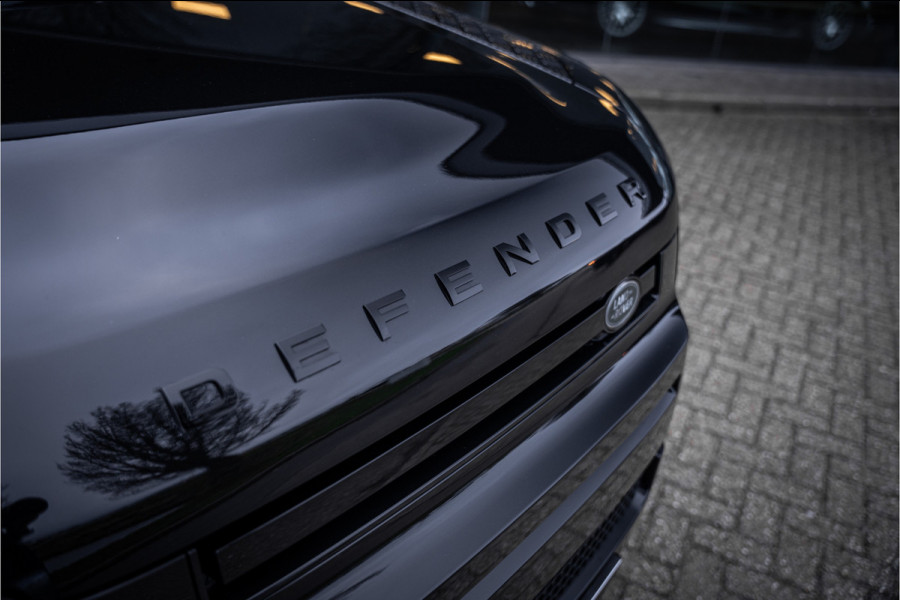 Land Rover Defender 110 P300e 110 X-Dynamic HSE ** HUD ** Trekhaak ** Panodak ** Koelbox Elektrisch rijbereik tot 55km (WLTP)