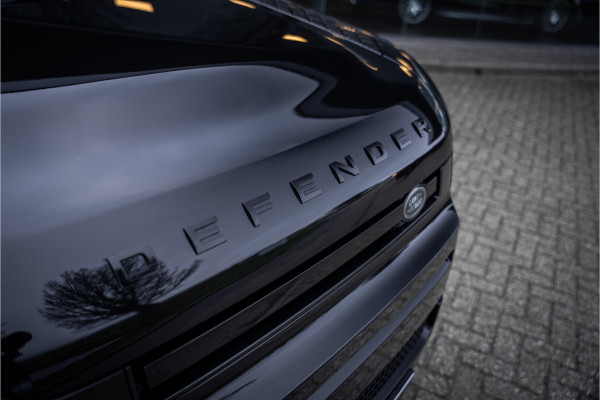 Land Rover Defender 110 P300e 110 X-Dynamic HSE ** HUD ** Trekhaak ** Panodak ** Koelbox Elektrisch rijbereik tot 55km (WLTP)
