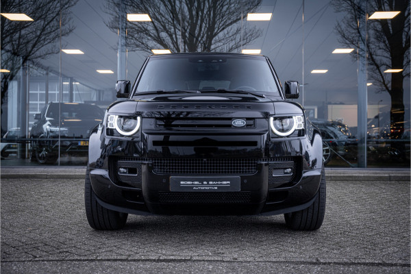 Land Rover Defender 110 P300e 110 X-Dynamic HSE ** HUD ** Trekhaak ** Panodak ** Koelbox Elektrisch rijbereik tot 55km (WLTP)
