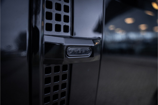 Land Rover Defender 110 P300e 110 X-Dynamic HSE ** HUD ** Trekhaak ** Panodak ** Koelbox Elektrisch rijbereik tot 55km (WLTP)