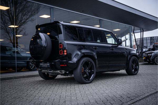 Land Rover Defender 110 P300e 110 X-Dynamic HSE ** HUD ** Trekhaak ** Panodak ** Koelbox Elektrisch rijbereik tot 55km (WLTP)