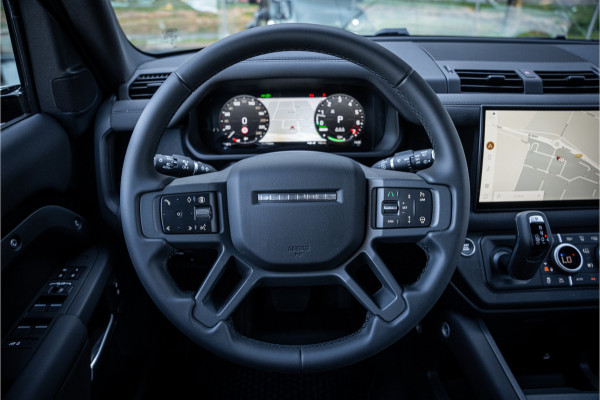 Land Rover Defender 110 P300e 110 X-Dynamic HSE ** HUD ** Trekhaak ** Panodak ** Koelbox Elektrisch rijbereik tot 55km (WLTP)