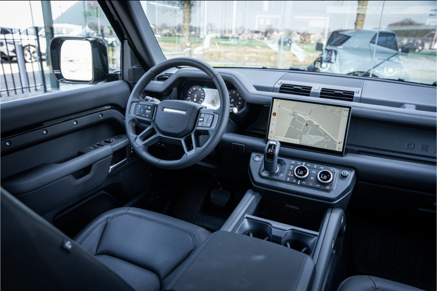 Land Rover Defender 110 P300e 110 X-Dynamic HSE ** HUD ** Trekhaak ** Panodak ** Koelbox Elektrisch rijbereik tot 55km (WLTP)