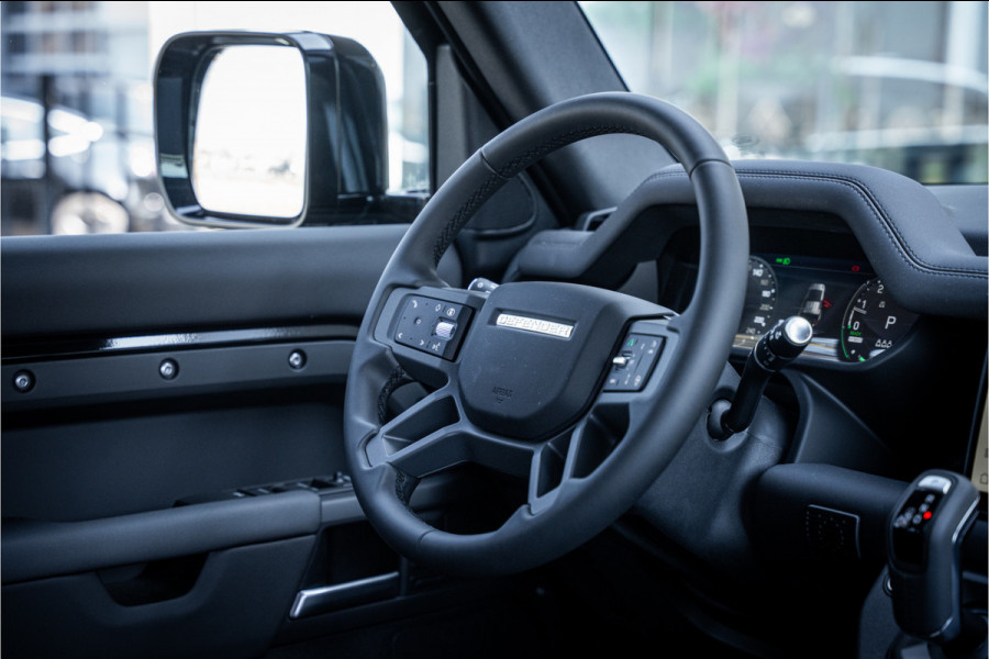 Land Rover Defender 110 P300e 110 X-Dynamic HSE ** HUD ** Trekhaak ** Panodak ** Koelbox Elektrisch rijbereik tot 55km (WLTP)