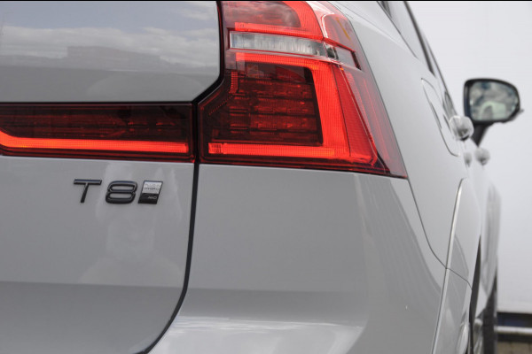 Volvo XC60 T8 455PK Automaat hybrid AWD Ultra Black Edition Luchtvering/ Semi-elektrisch inklapbare trekhaak/ Stoelverwarming voor en achter/ Stuurverwarming/ Harman Kardon Audio/
