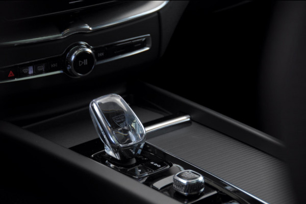 Volvo XC60 T8 455PK Automaat hybrid AWD Ultra Black Edition Luchtvering/ Semi-elektrisch inklapbare trekhaak/ Stoelverwarming voor en achter/ Stuurverwarming/ Harman Kardon Audio/