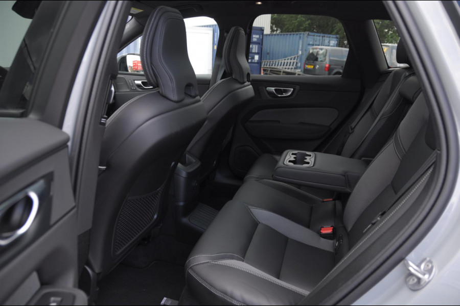 Volvo XC60 T8 455PK Automaat hybrid AWD Ultra Black Edition Luchtvering/ Semi-elektrisch inklapbare trekhaak/ Stoelverwarming voor en achter/ Stuurverwarming/ Harman Kardon Audio/