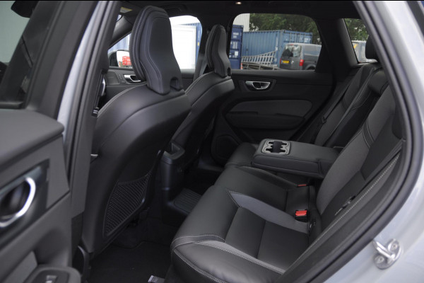 Volvo XC60 T8 455PK Automaat hybrid AWD Ultra Black Edition Luchtvering/ Semi-elektrisch inklapbare trekhaak/ Stoelverwarming voor en achter/ Stuurverwarming/ Harman Kardon Audio/
