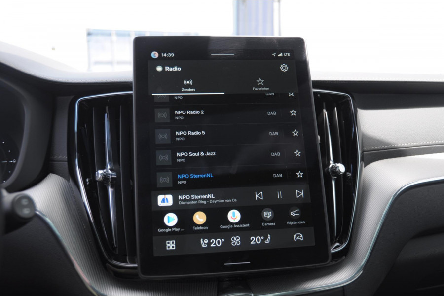 Volvo XC60 T8 455PK Automaat hybrid AWD Ultra Black Edition Luchtvering/ Semi-elektrisch inklapbare trekhaak/ Stoelverwarming voor en achter/ Stuurverwarming/ Harman Kardon Audio/