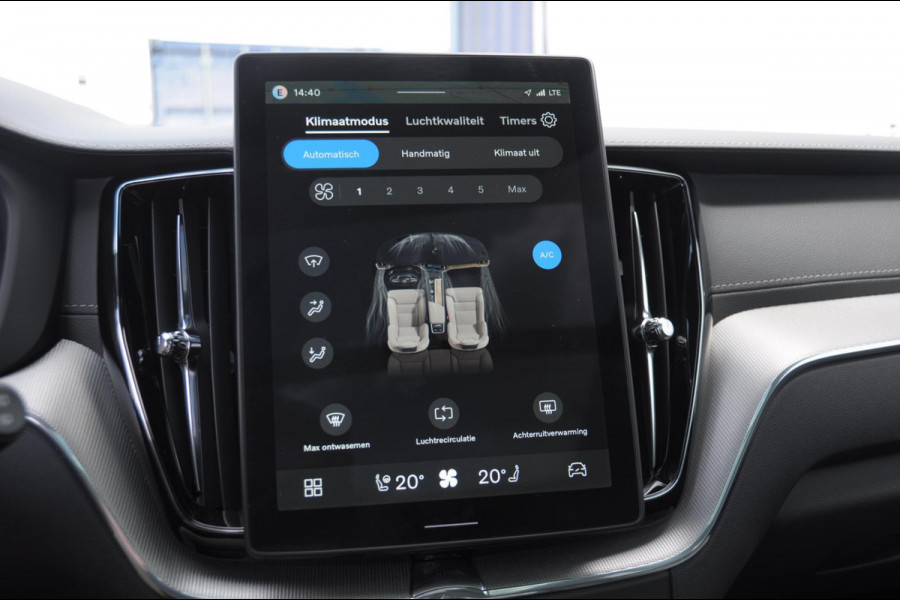 Volvo XC60 T8 455PK Automaat hybrid AWD Ultra Black Edition Luchtvering/ Semi-elektrisch inklapbare trekhaak/ Stoelverwarming voor en achter/ Stuurverwarming/ Harman Kardon Audio/