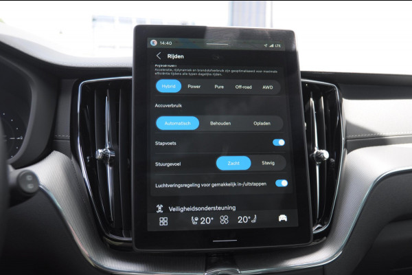 Volvo XC60 T8 455PK Automaat hybrid AWD Ultra Black Edition Luchtvering/ Semi-elektrisch inklapbare trekhaak/ Stoelverwarming voor en achter/ Stuurverwarming/ Harman Kardon Audio/