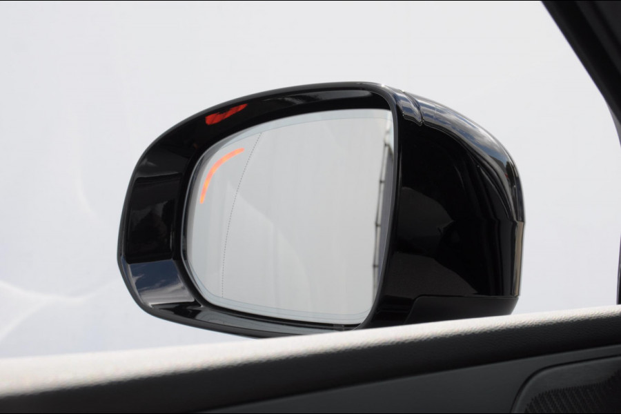 Volvo XC60 T8 455PK Automaat hybrid AWD Ultra Black Edition Luchtvering/ Semi-elektrisch inklapbare trekhaak/ Stoelverwarming voor en achter/ Stuurverwarming/ Harman Kardon Audio/