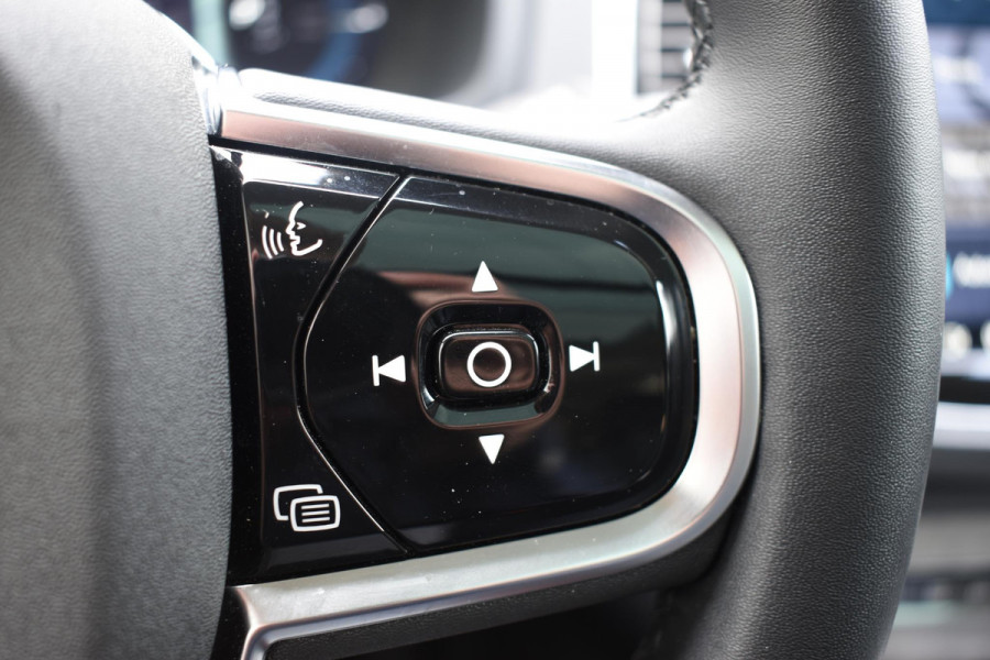 Volvo XC90 T8 455PK Automaat Plug-in hybrid AWD Ultimate Dark / Bowers & Wilkins / Luchtvering / Head Up Display / 360 Camera / Massagestoelen / Gelaagde Zijruiten / Trekhaak /
