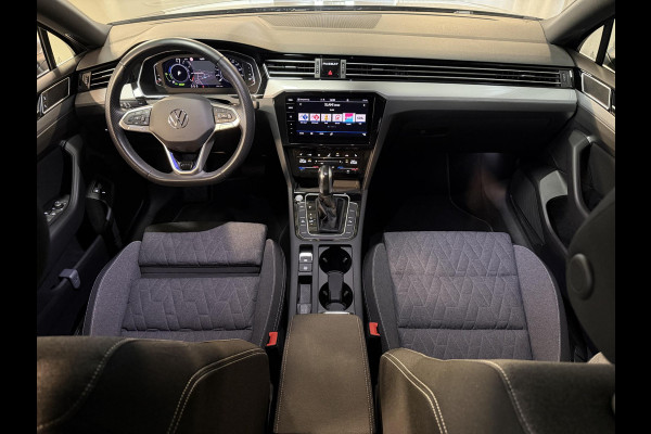 Volkswagen Passat Variant 1.4 TSI PHEV GTE Business 17"/Trekhaak/IQ Lights/Stoelverwarming/Camera/Apple Carplay & Android Auto