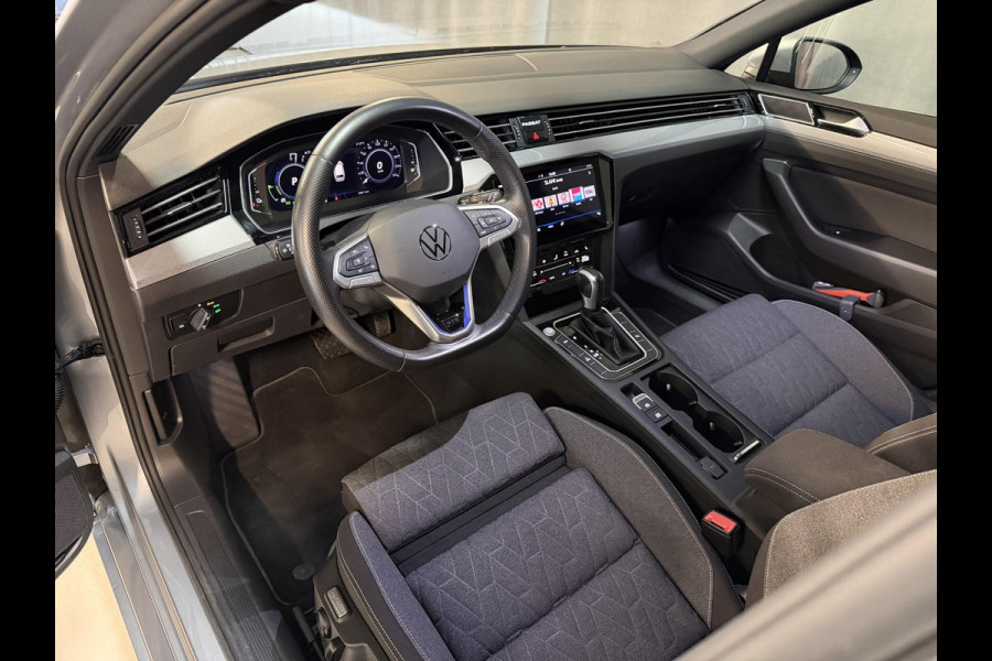 Volkswagen Passat Variant 1.4 TSI PHEV GTE Business 17"/Trekhaak/IQ Lights/Stoelverwarming/Camera/Apple Carplay & Android Auto