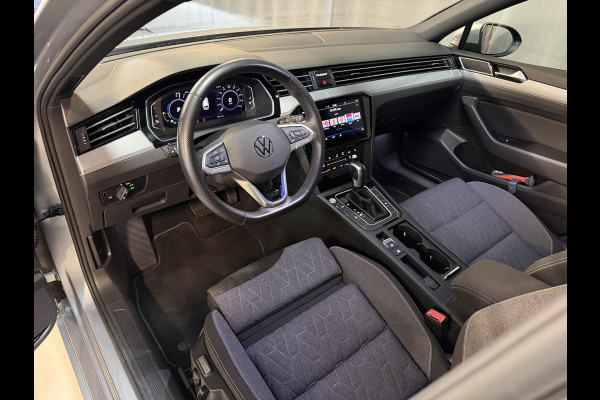 Volkswagen Passat Variant 1.4 TSI PHEV GTE Business 17"/Trekhaak/IQ Lights/Stoelverwarming/Camera/Apple Carplay & Android Auto