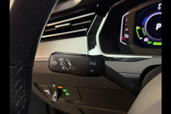 Volkswagen Passat Variant 1.4 TSI PHEV GTE Business 17"/Trekhaak/IQ Lights/Stoelverwarming/Camera/Apple Carplay & Android Auto