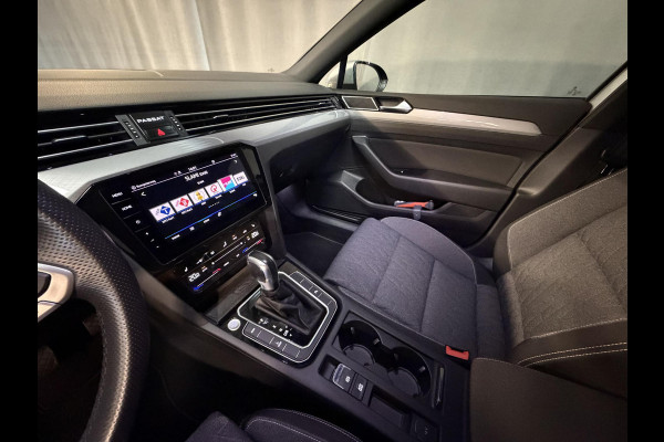 Volkswagen Passat Variant 1.4 TSI PHEV GTE Business 17"/Trekhaak/IQ Lights/Stoelverwarming/Camera/Apple Carplay & Android Auto