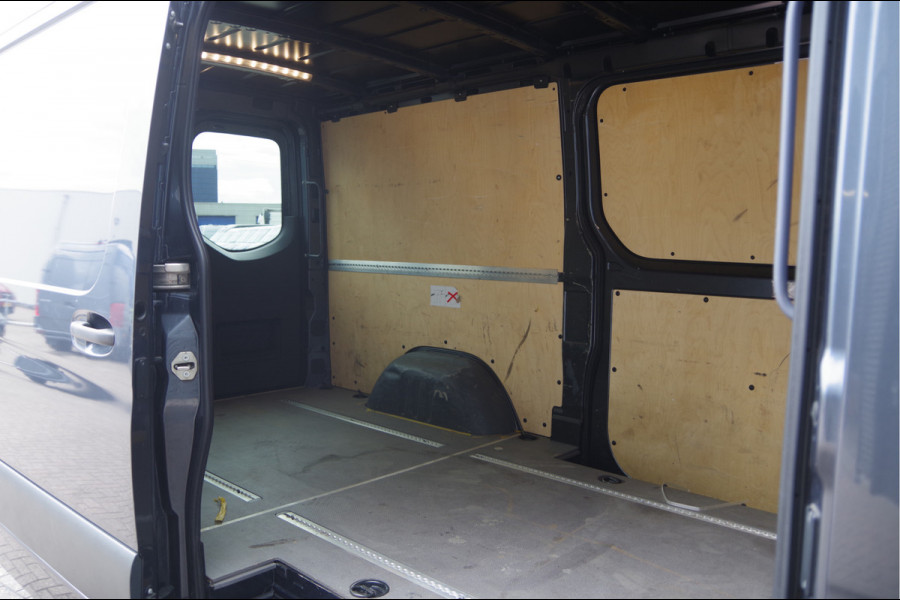 Mercedes-Benz Sprinter 319 3.0 CDI V6 L2H1 MARGE! AUT. 2X SCHUIFDEUR, 3.5T TREKHAAK, LEDER, ADAPT. CRUISE, 360 CAMERA, NAVI, CLIMA, STOELVERWARMING