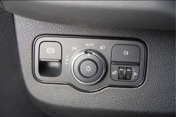 Mercedes-Benz Sprinter 319 3.0 CDI V6 L2H1 MARGE! AUT. 2X SCHUIFDEUR, 3.5T TREKHAAK, LEDER, ADAPT. CRUISE, 360 CAMERA, NAVI, CLIMA, STOELVERWARMING