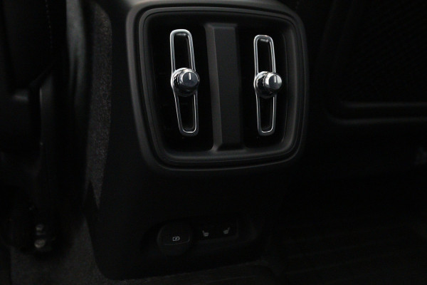 Volvo XC40 Recharge P8 AWD R-Design, SOH 92 %, Panoramadak, Leder, 4 x Stoelverwarming, H/K Sound, 360 Camera