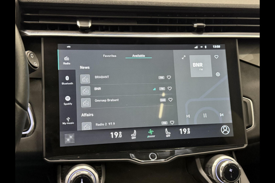 Lynk & Co 01 1.5 Automaat Panoramadak Virtual Cockpit Adaptieve Cruise Control Full Led 20" Licht Metalen velgen Parkeersensoren voor&achter + Camera