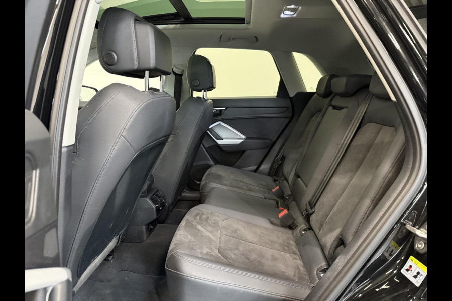 Audi Q3 35 TFSI Advanced Automaat Panoramadak Navigatie Apple Carplay Android Auto 360 camera Parkeersensoren Cruise Control Alacantara Full Led Stoelverwarming Climate Control Lichtmetalen velgen