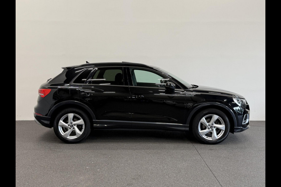 Audi Q3 35 TFSI Advanced Automaat Panoramadak Navigatie Apple Carplay Android Auto 360 camera Parkeersensoren Cruise Control Alacantara Full Led Stoelverwarming Climate Control Lichtmetalen velgen