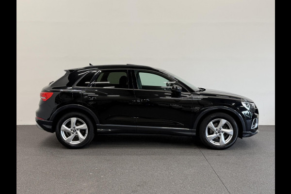 Audi Q3 35 TFSI Advanced Automaat Panoramadak Navigatie Apple Carplay Android Auto 360 camera Parkeersensoren Cruise Control Alacantara Full Led Stoelverwarming Climate Control Lichtmetalen velgen