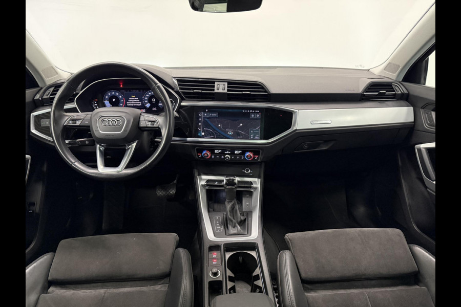 Audi Q3 35 TFSI Advanced Automaat Panoramadak Navigatie Apple Carplay Android Auto 360 camera Parkeersensoren Cruise Control Alacantara Full Led Stoelverwarming Climate Control Lichtmetalen velgen