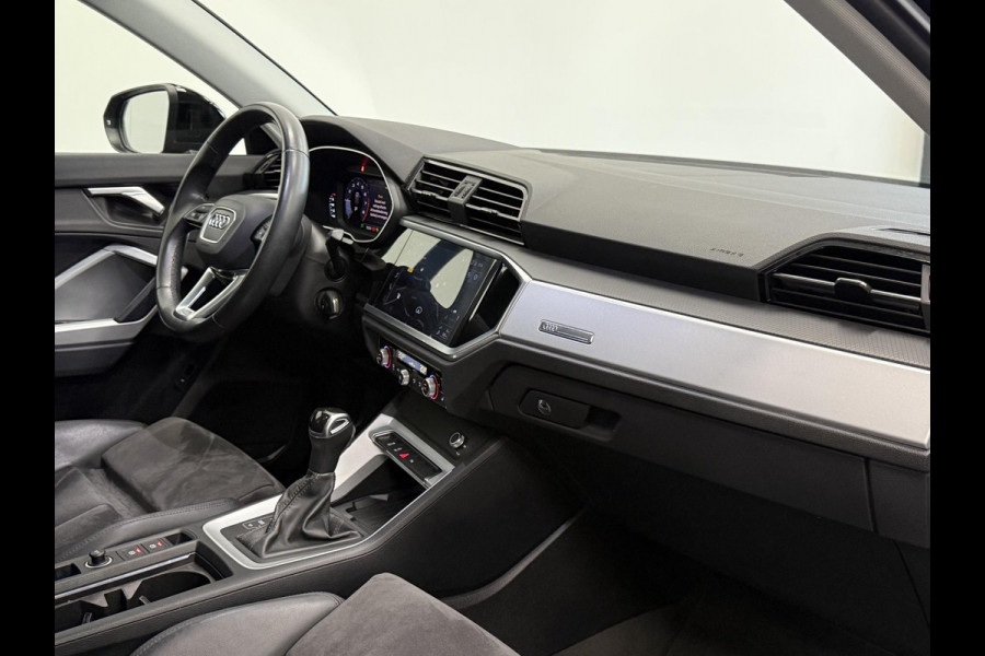Audi Q3 35 TFSI Advanced Automaat Panoramadak Navigatie Apple Carplay Android Auto 360 camera Parkeersensoren Cruise Control Alacantara Full Led Stoelverwarming Climate Control Lichtmetalen velgen