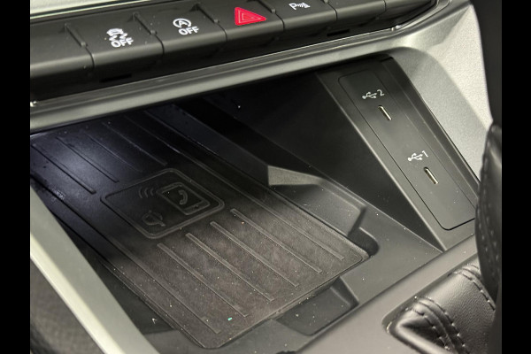 Audi Q3 35 TFSI Advanced Automaat Panoramadak Navigatie Apple Carplay Android Auto 360 camera Parkeersensoren Cruise Control Alacantara Full Led Stoelverwarming Climate Control Lichtmetalen velgen