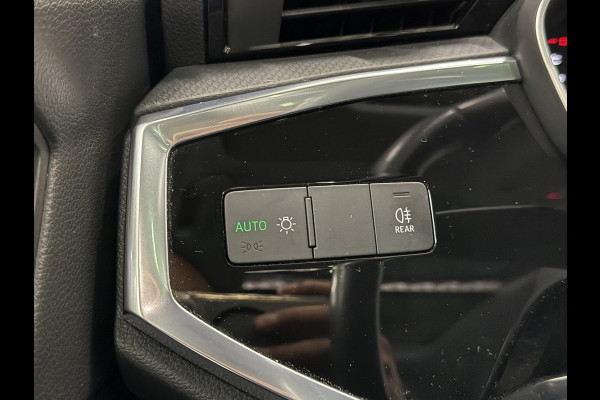 Audi Q3 35 TFSI Advanced Automaat Panoramadak Navigatie Apple Carplay Android Auto 360 camera Parkeersensoren Cruise Control Alacantara Full Led Stoelverwarming Climate Control Lichtmetalen velgen
