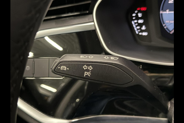 Audi Q3 35 TFSI Advanced Automaat Panoramadak Navigatie Apple Carplay Android Auto 360 camera Parkeersensoren Cruise Control Alacantara Full Led Stoelverwarming Climate Control Lichtmetalen velgen