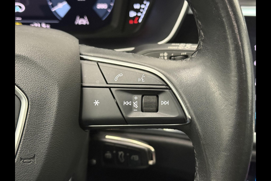 Audi Q3 35 TFSI Advanced Automaat Panoramadak Navigatie Apple Carplay Android Auto 360 camera Parkeersensoren Cruise Control Alacantara Full Led Stoelverwarming Climate Control Lichtmetalen velgen