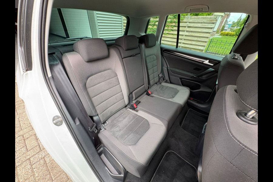 Volkswagen Golf Sportsvan 1.5 TSI ACT Highline Edition NIEUWE APK GARANTIE 150PK