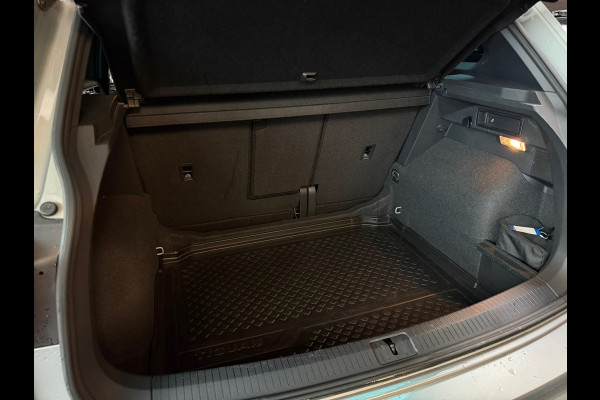 Volkswagen Tiguan 1.5 TSI ACT Highline R-LINE |PANO|KEYLESS|DEALER ONDERHOUDEN|NAP|19 INCH|CAMERA|