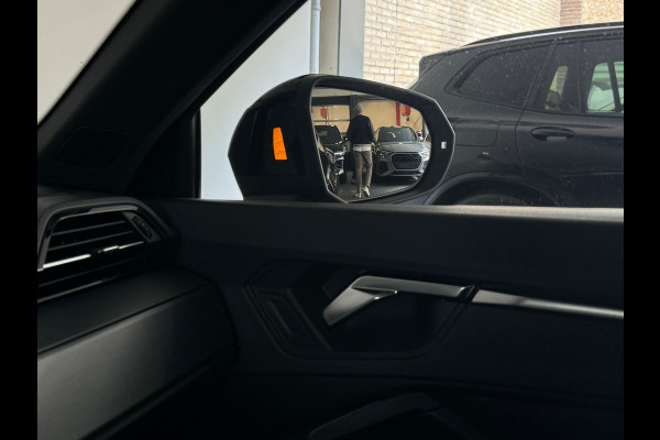 Audi Q3 35 TFSI S Line edition one Keyless|Stoelen Elektrisch