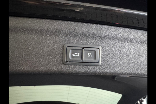 Audi Q3 35 TFSI S Line edition one Keyless|Stoelen Elektrisch
