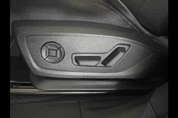 Audi Q3 35 TFSI S Line edition one Keyless|Stoelen Elektrisch