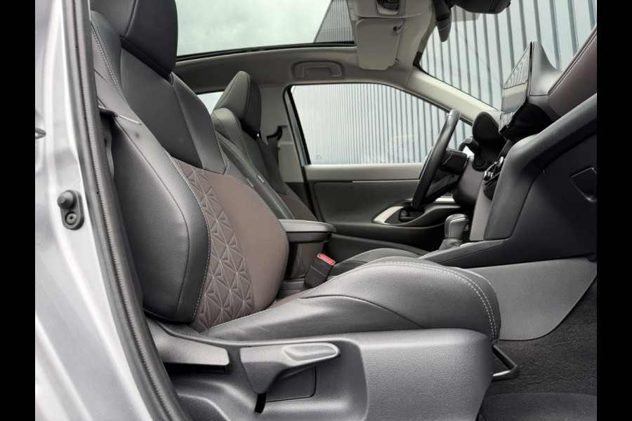 Toyota Yaris Cross 1.5 Hybrid Executive / Bi tone AWD | Afnm. Trekhaak | Pano dak | JBL | 10jr GARANTIE | Rijklaar!!!