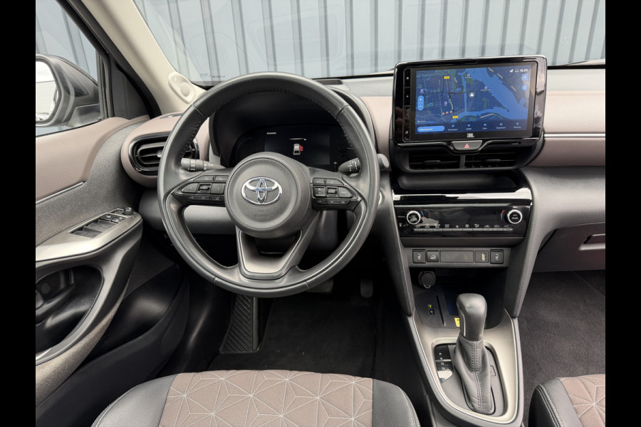 Toyota Yaris Cross 1.5 Hybrid Executive / Bi tone AWD | Afnm. Trekhaak | Pano dak | JBL | 10jr GARANTIE | Rijklaar!!!